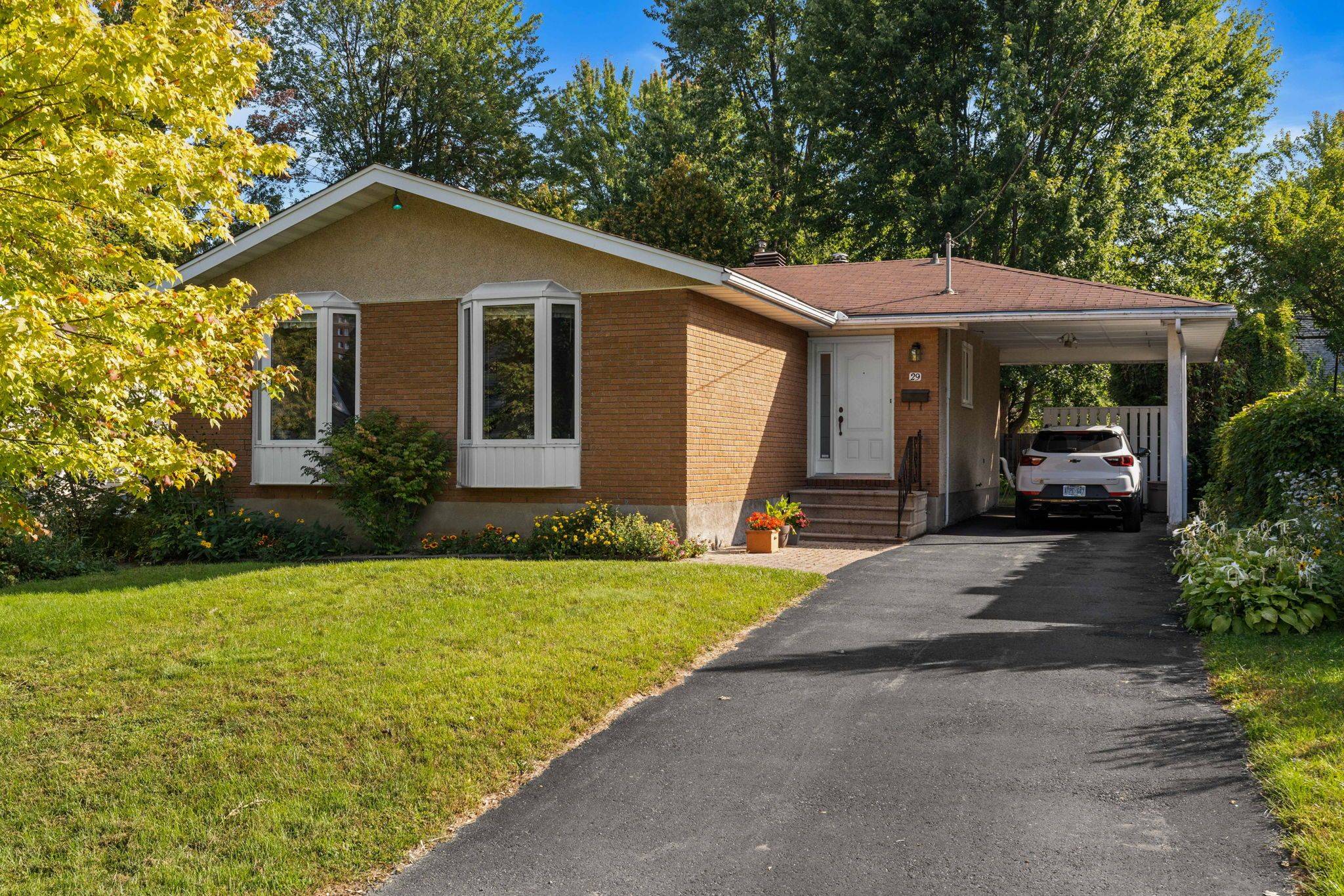 29 Wylie AVE, Britannia - Lincoln Heights And Area, ON K2B 6M3