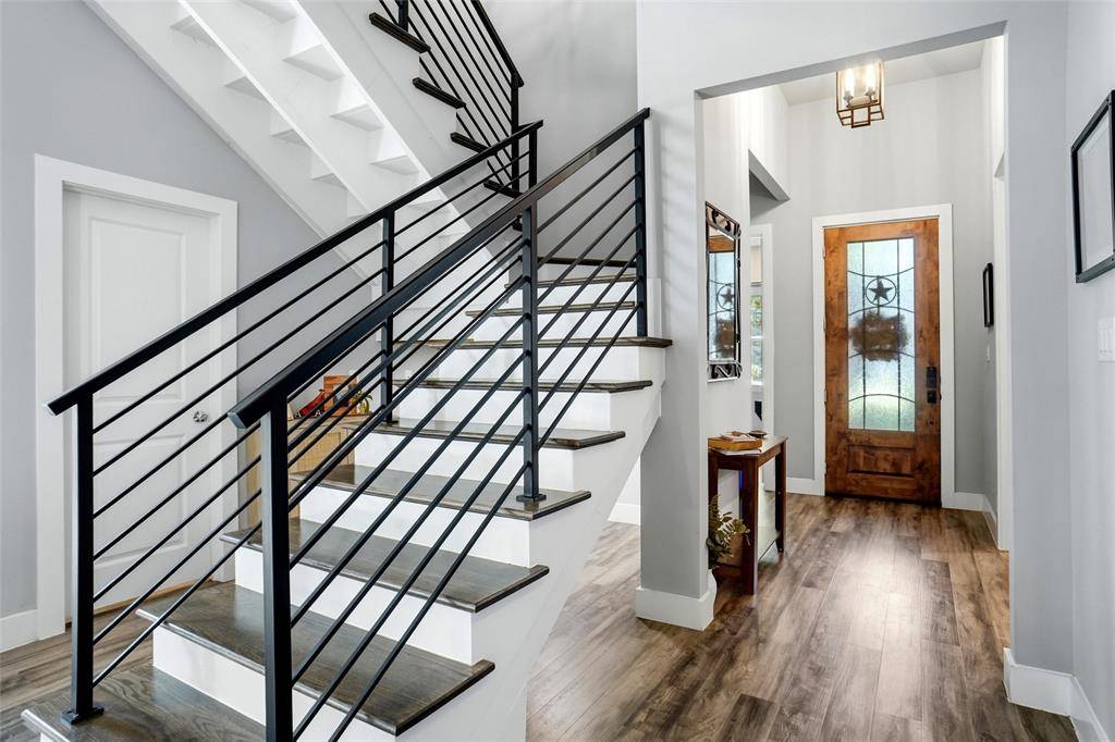 1300 Worthington Street, Grapevine, TX 76051