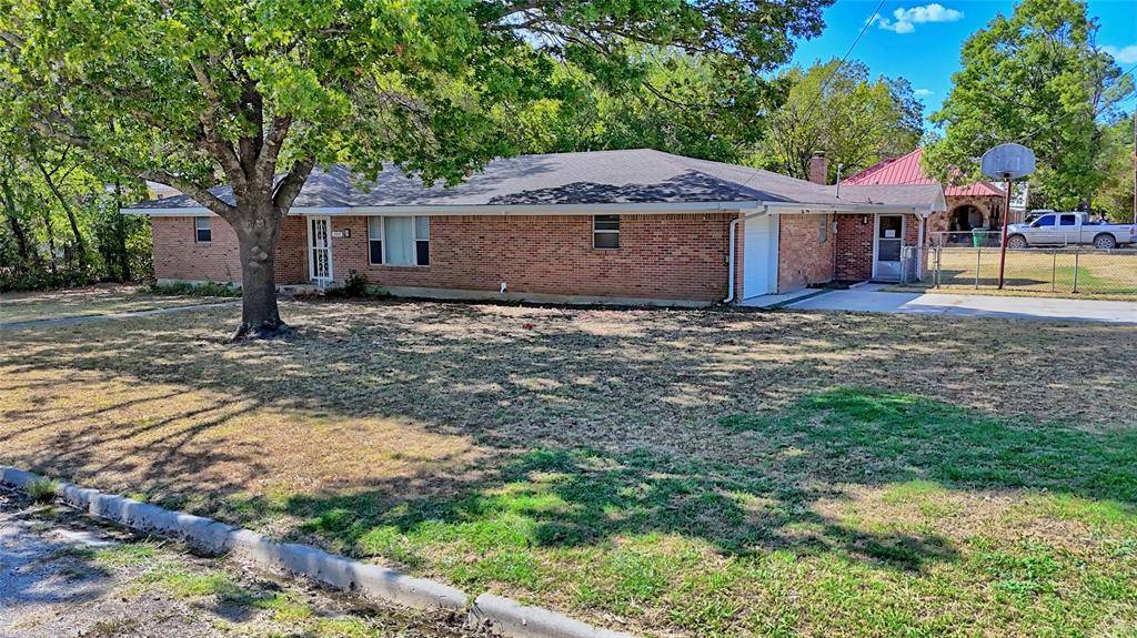 105 E Pecan Street, Saint Jo, TX 76265