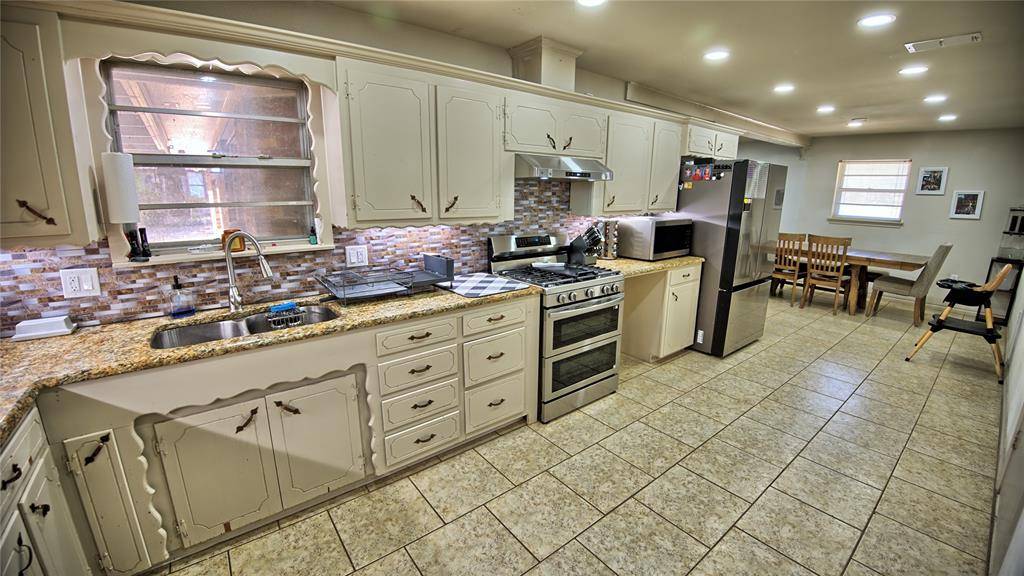 105 E Pecan Street, Saint Jo, TX 76265
