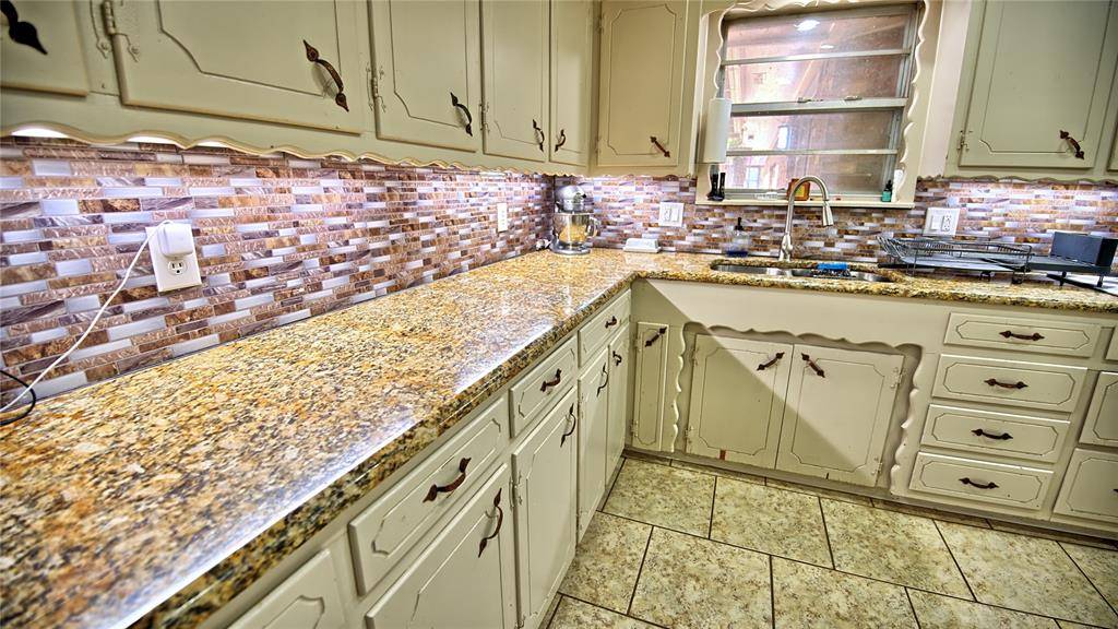 105 E Pecan Street, Saint Jo, TX 76265