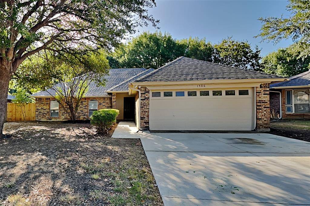 1506 Warwick Drive, Mansfield, TX 76063
