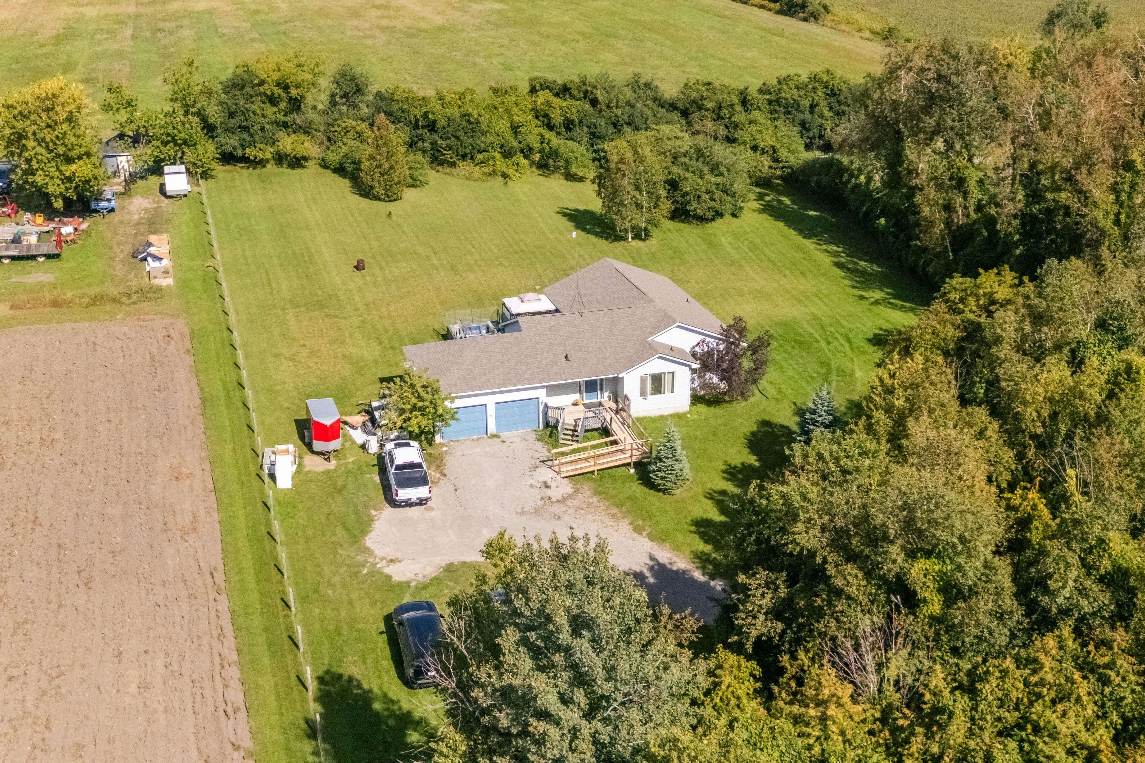 27 Elm Tree RD, Kawartha Lakes, ON K0M 2C0