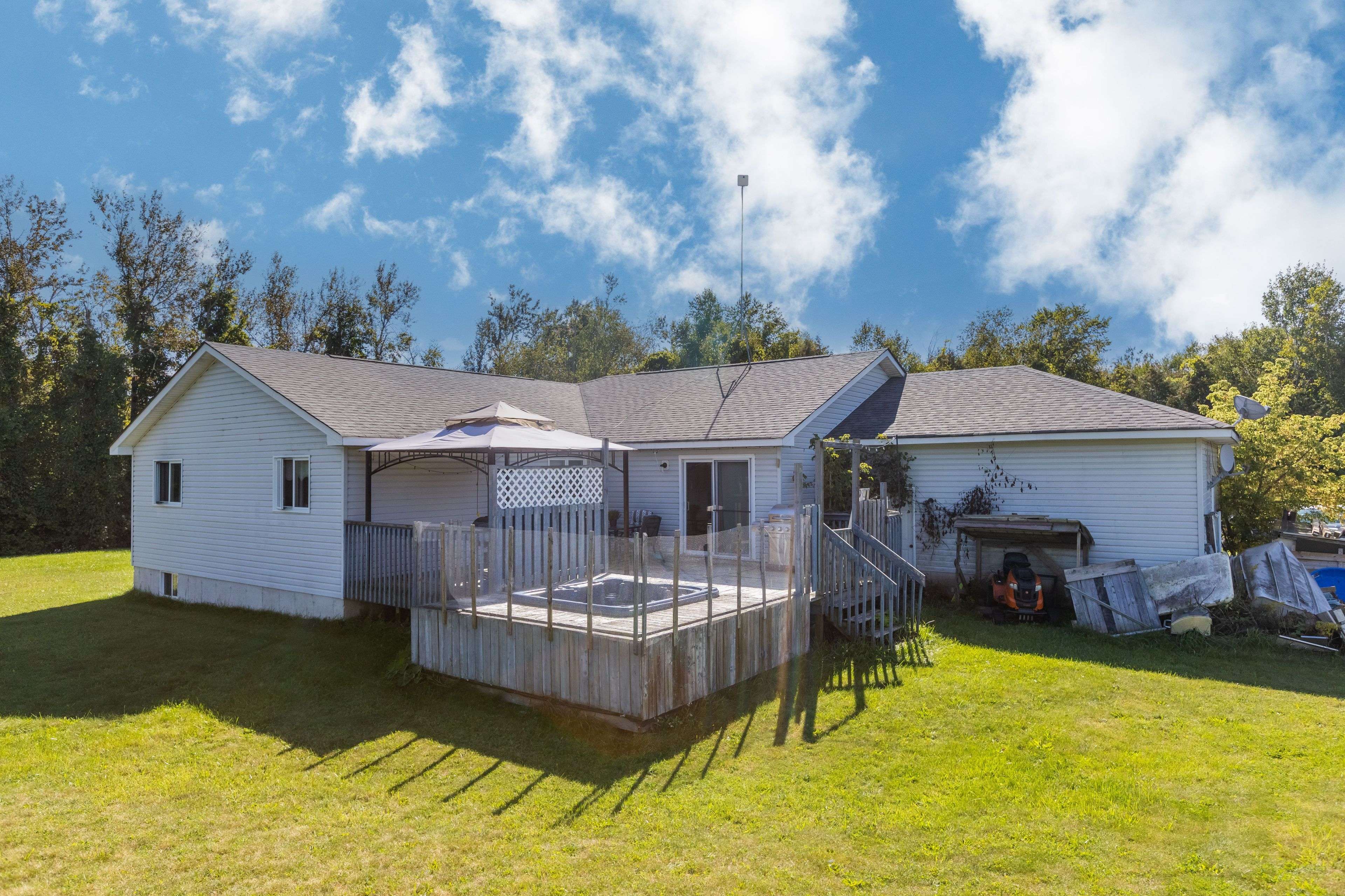 27 Elm Tree RD, Kawartha Lakes, ON K0M 2C0