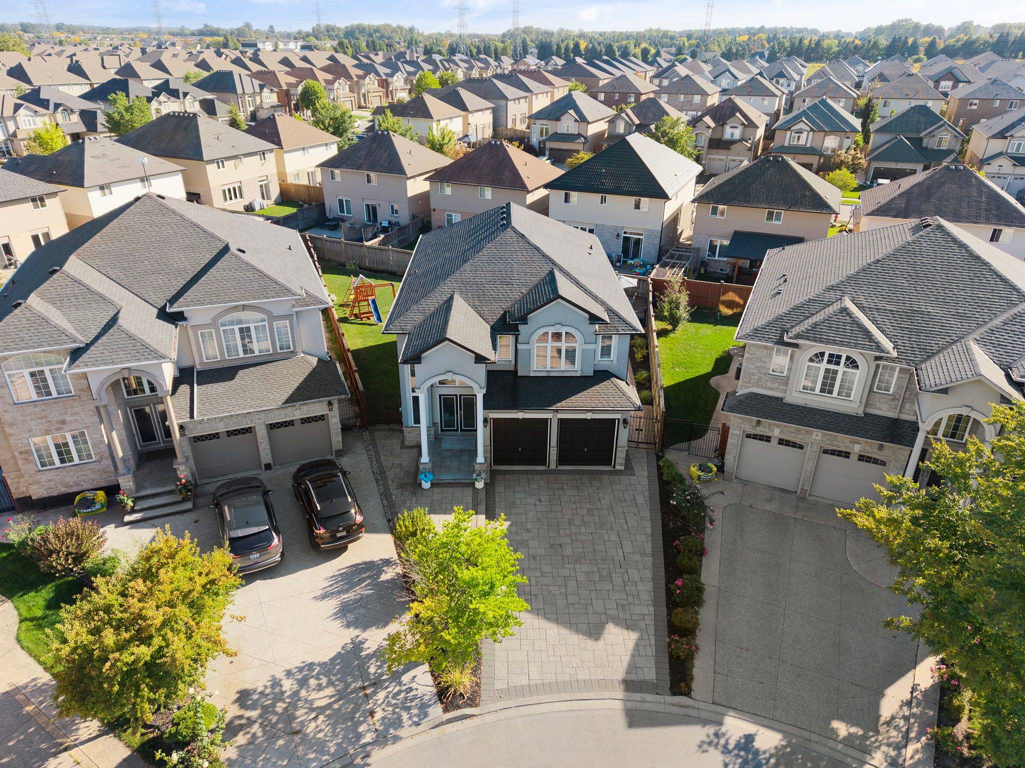 12 Donatello CT, Hamilton, ON L9B 0C2
