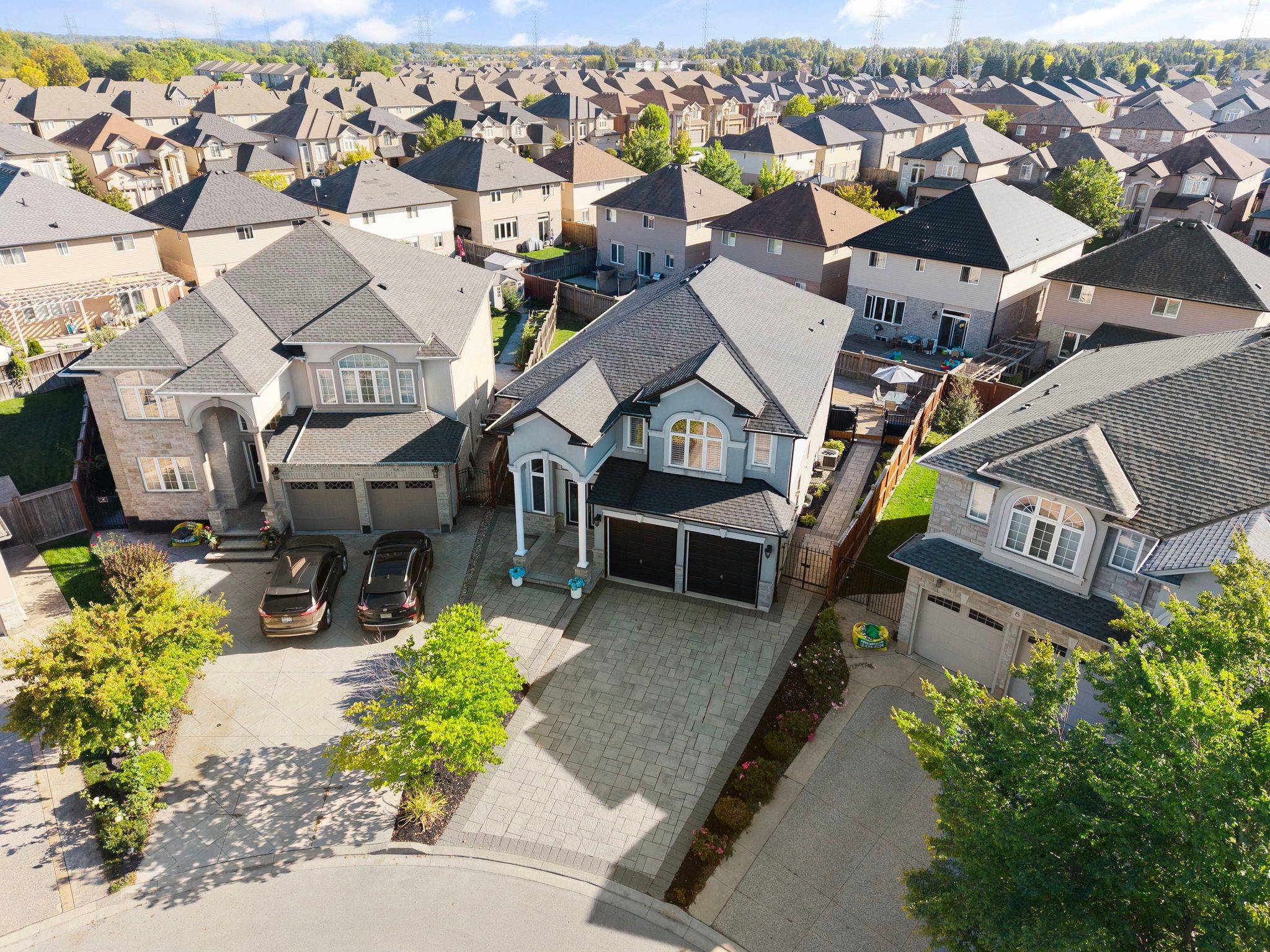 12 Donatello CT, Hamilton, ON L9B 0C2