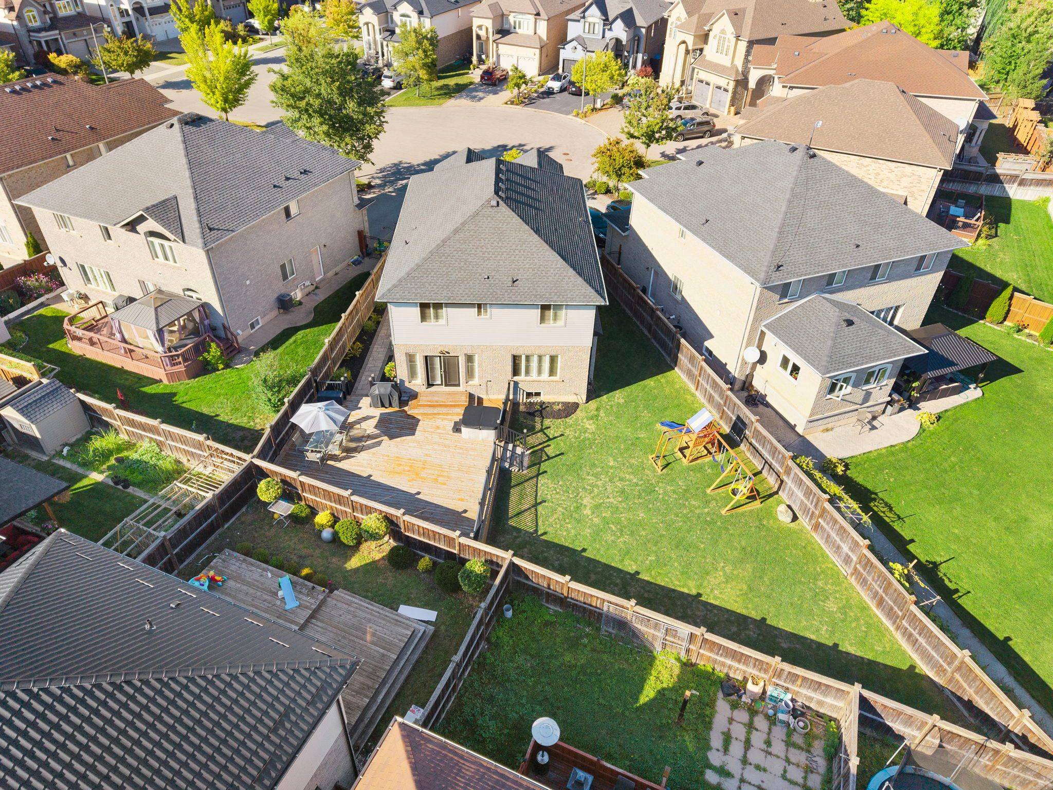 12 Donatello CT, Hamilton, ON L9B 0C2