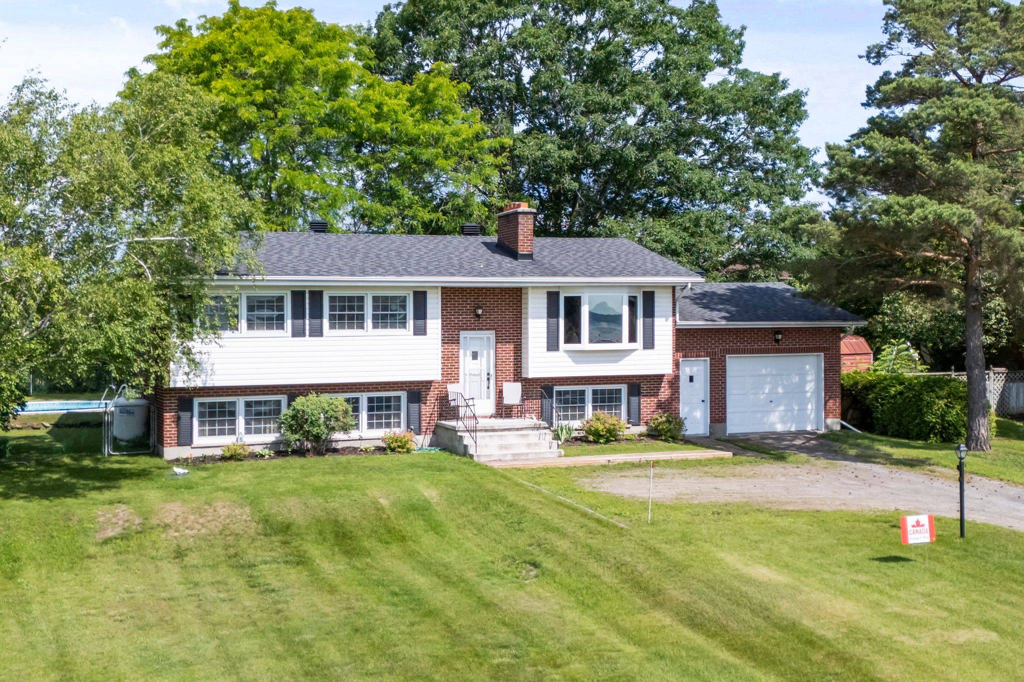22 St Lawrence CT, Augusta, ON K0E 1T0
