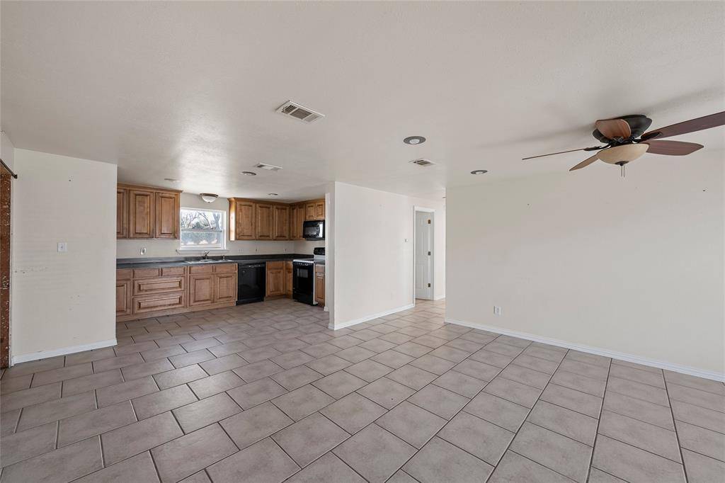 310 S 3rd Street, Abbott, TX 76621