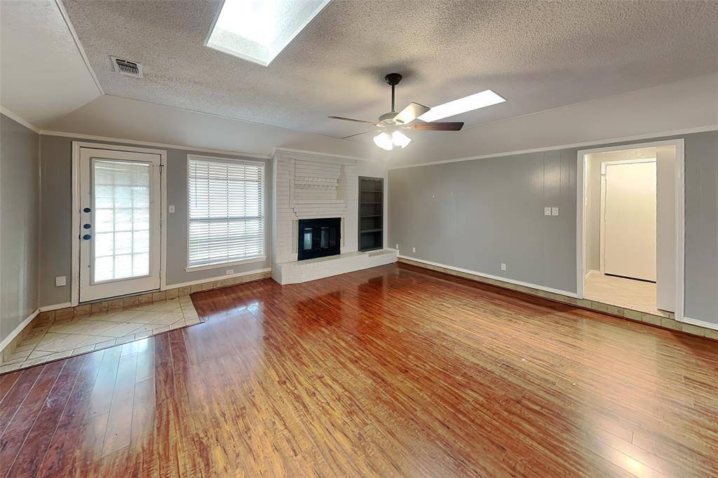 305 Bremen Drive, Hurst, TX 76054