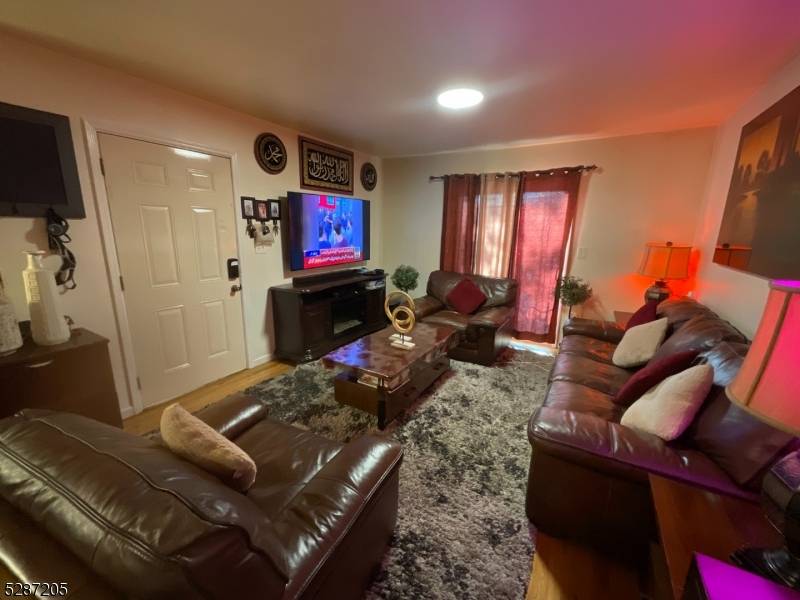 10 Miller St, Jersey City, NJ 07304