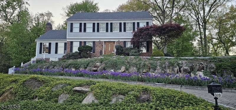 309 Paul Ct, Wyckoff Twp., NJ 07481