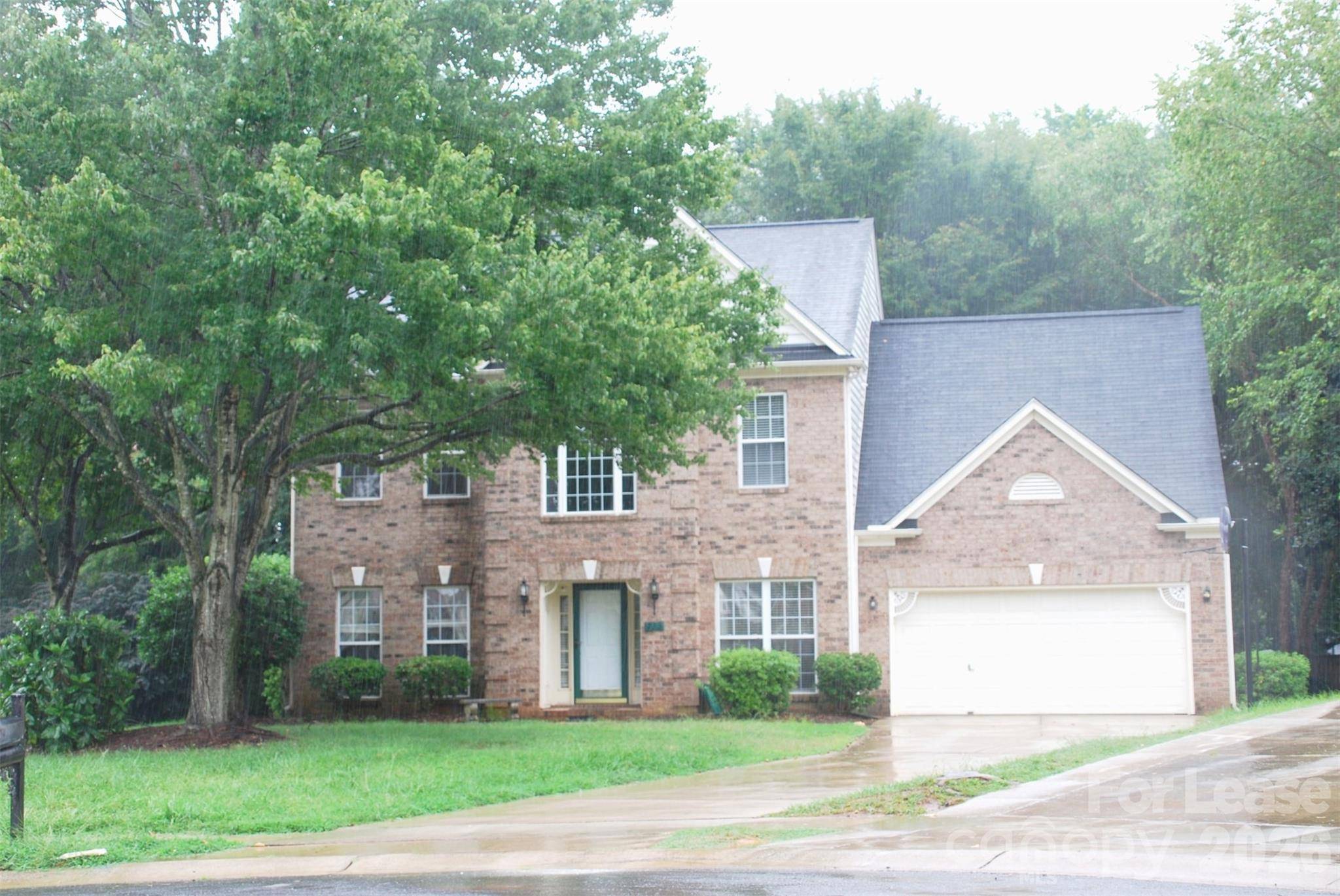 733 Meadow Lake DR, Matthews, NC 28105