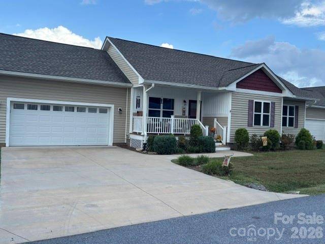 27 Day Lilly CT, Hendersonville, NC 28739