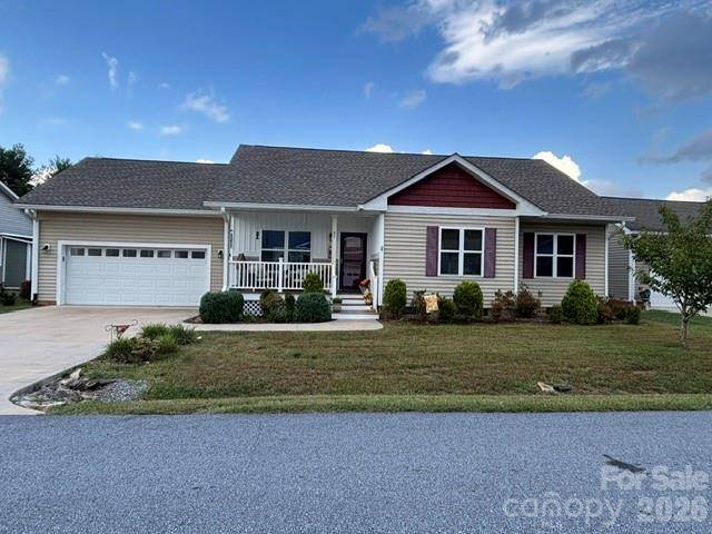27 Day Lilly CT, Hendersonville, NC 28739