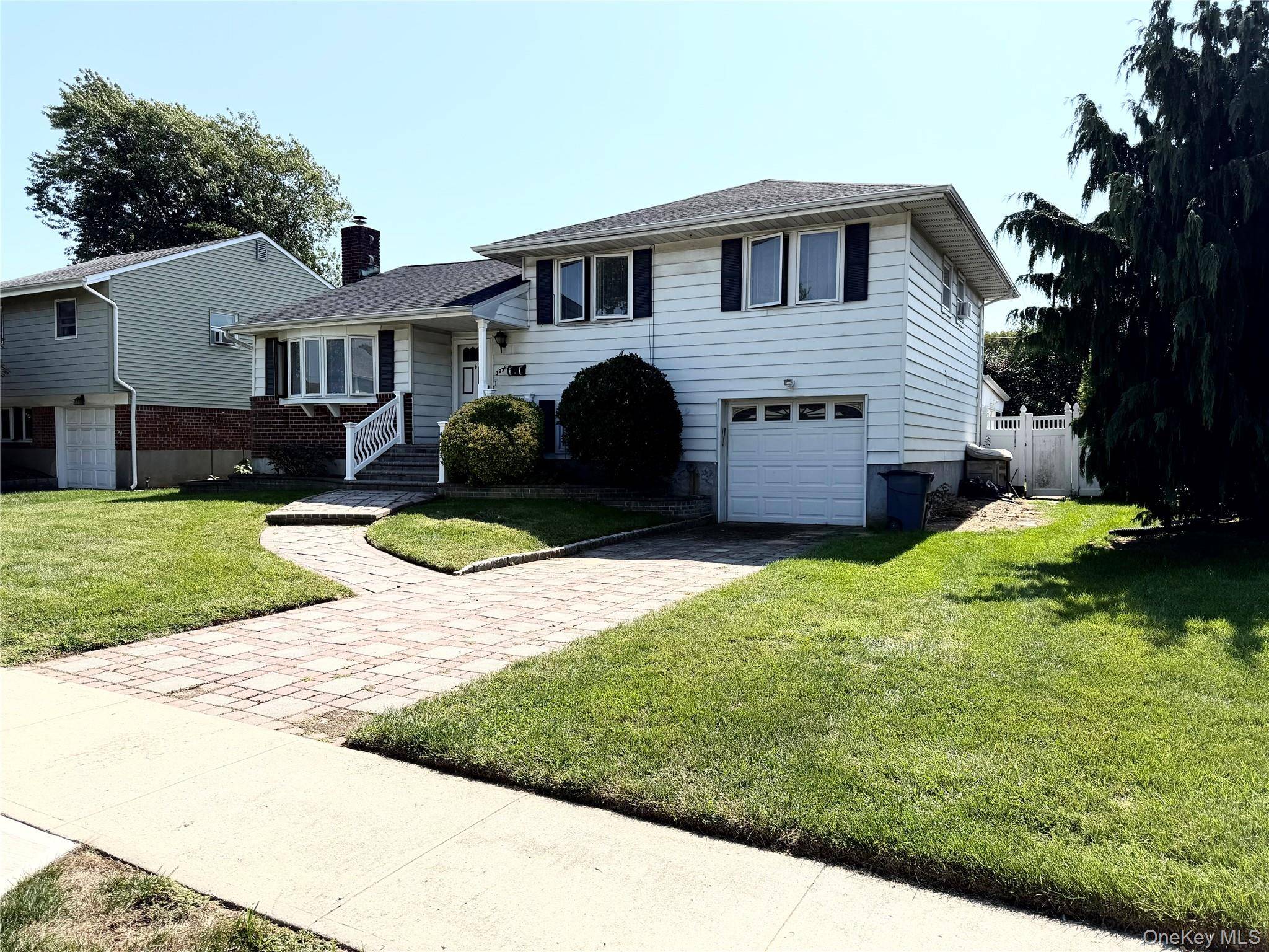 3938 Bernice RD, Seaford, NY 11783