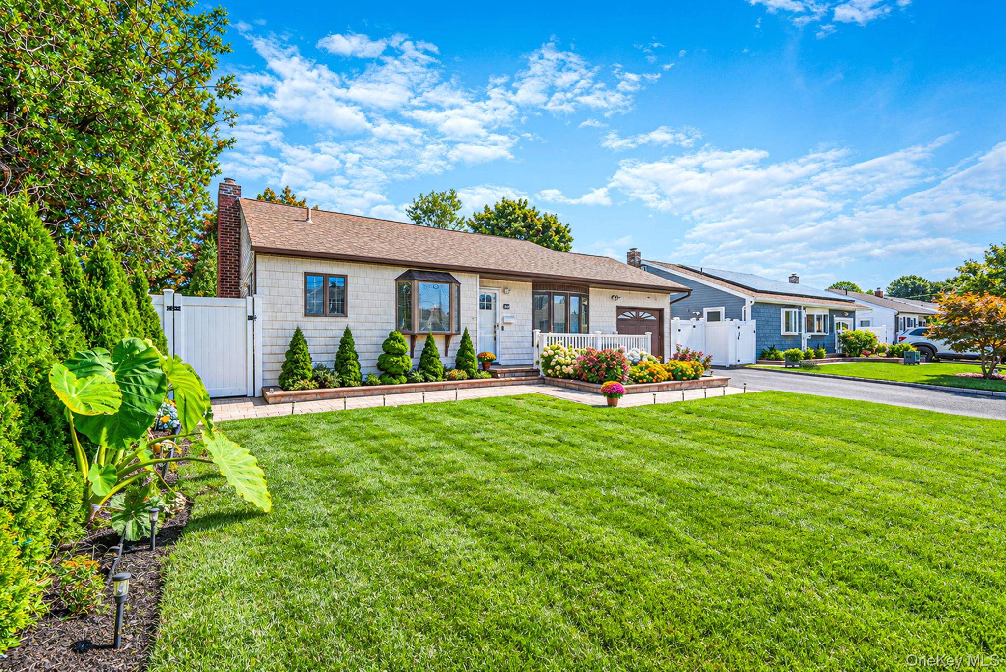 833 N Fulton AVE, Lindenhurst, NY 11757
