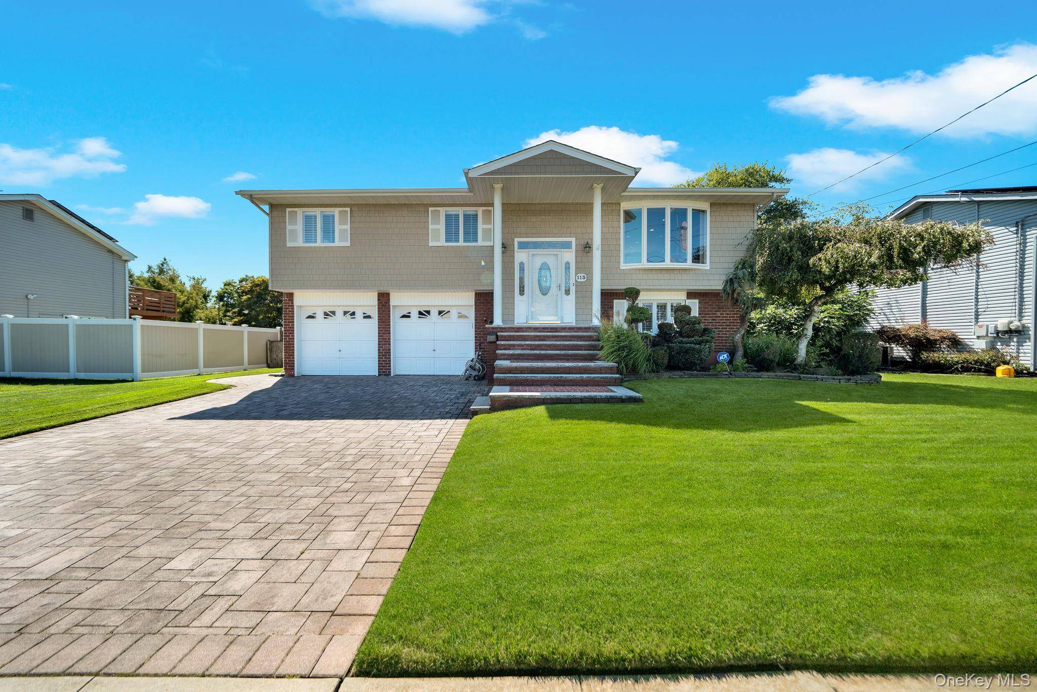 113 N Lewis AVE, Lindenhurst, NY 11757