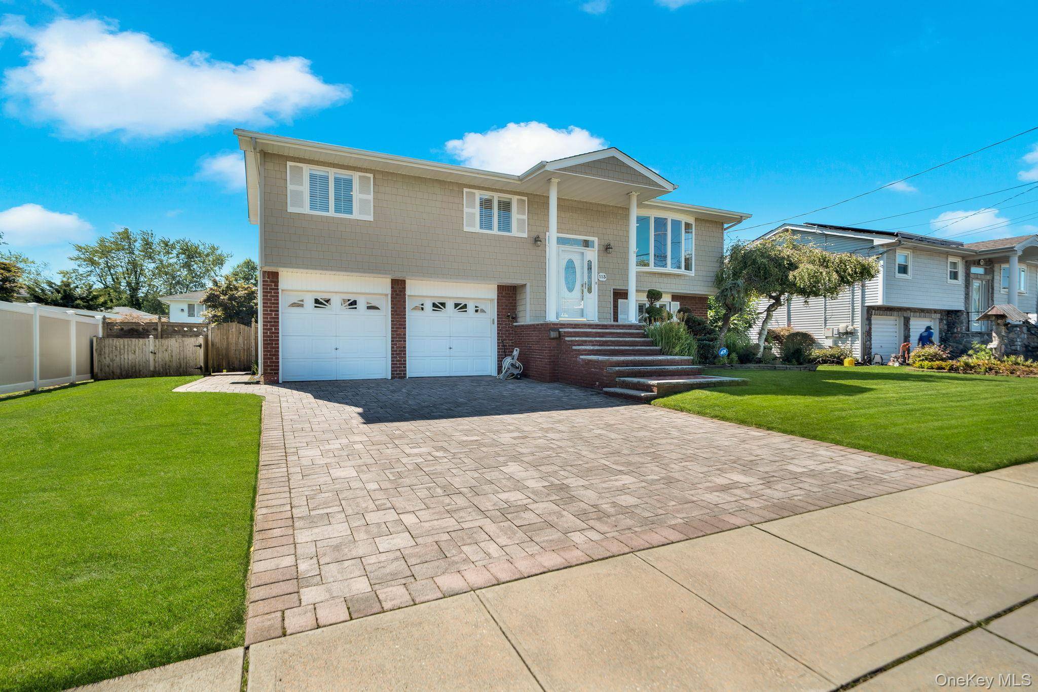 113 N Lewis AVE, Lindenhurst, NY 11757