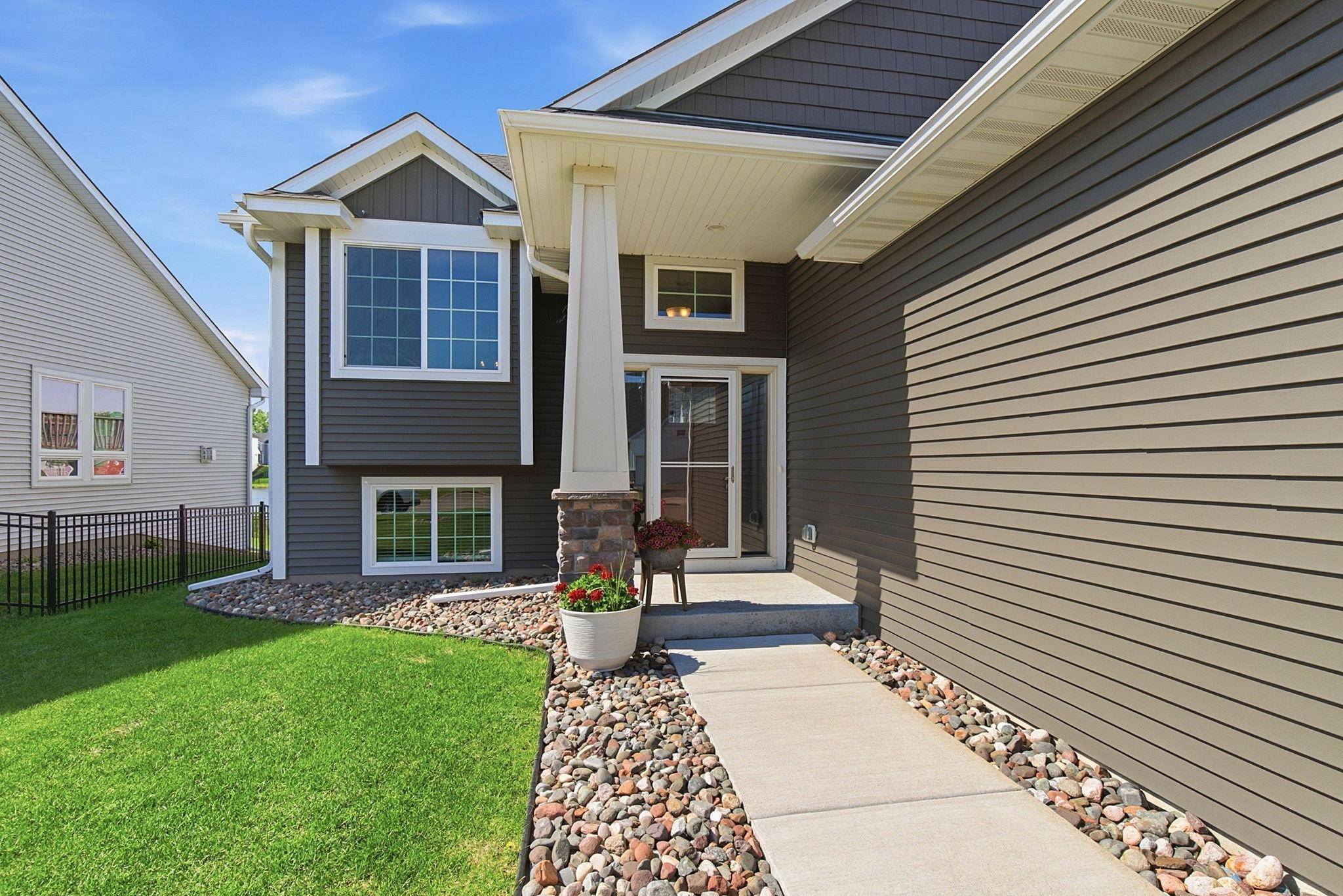 2802 213th ST W, Farmington, MN 55024