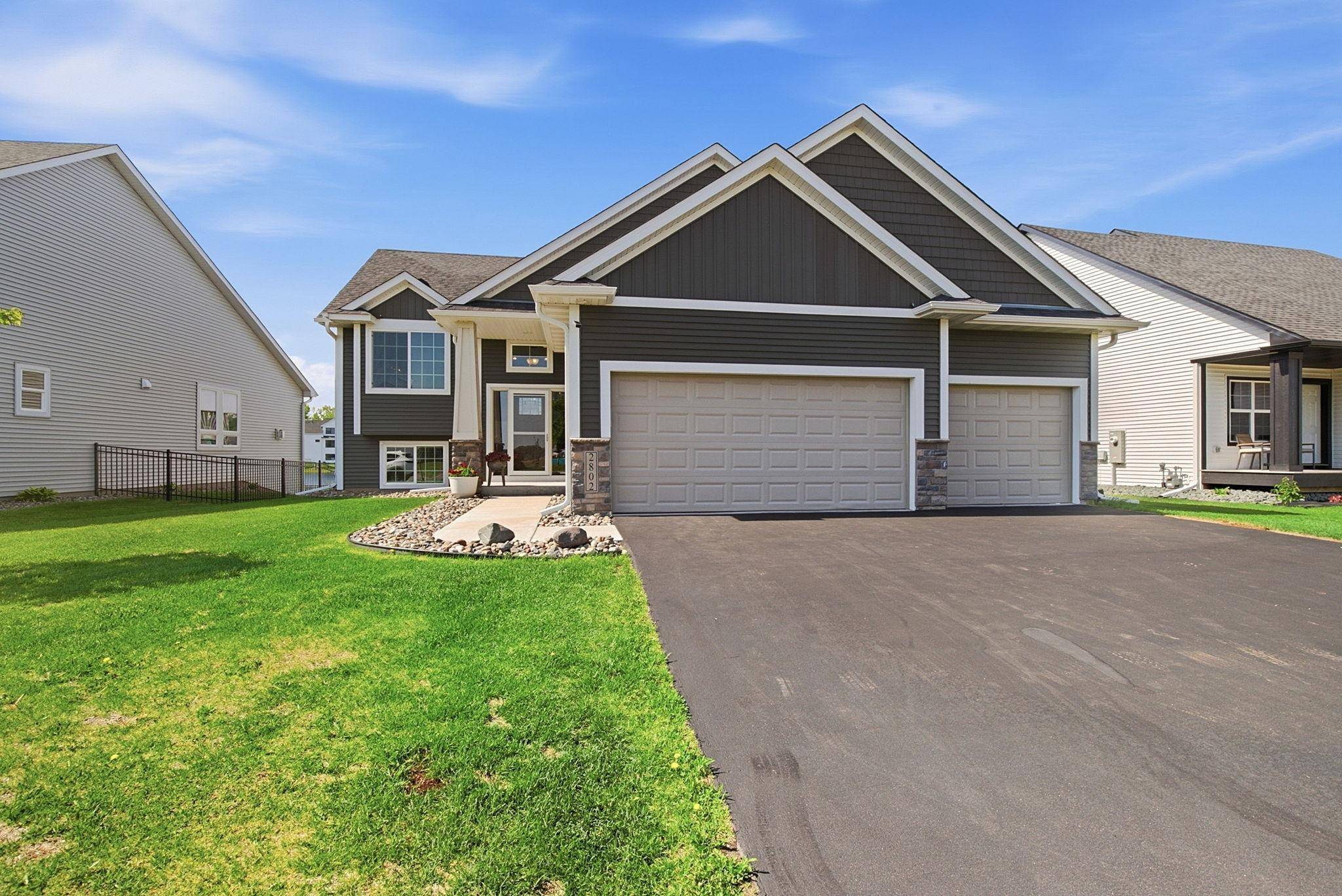 2802 213th ST W, Farmington, MN 55024