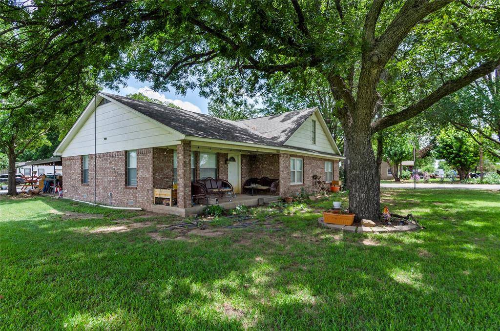 102 N Mesquite Street, Paradise, TX 76073
