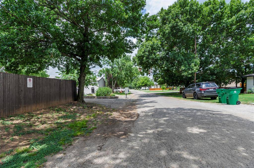 102 N Mesquite Street, Paradise, TX 76073
