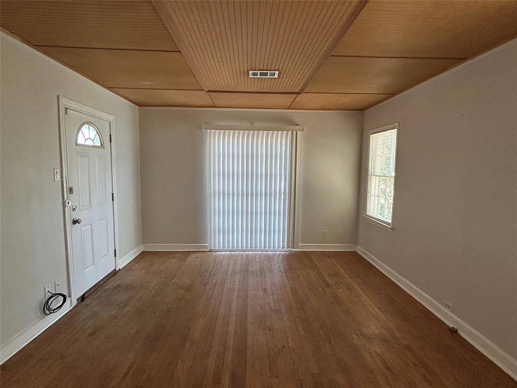 640 E Pleasant Run Road, Desoto, TX 75115