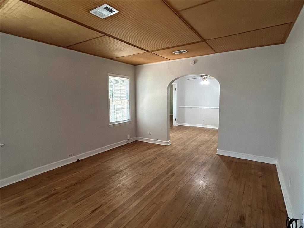 640 E Pleasant Run Road, Desoto, TX 75115