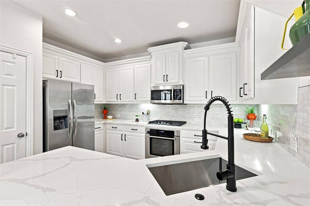 1324 Cog Hill Drive, Fort Worth, TX 76120