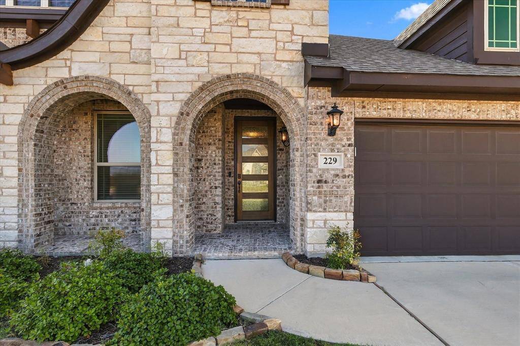229 Clairmont Drive, Ponder, TX 76259