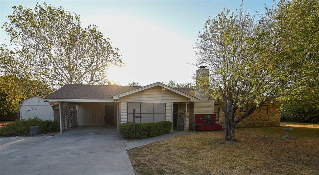 103 Boca Vista Court, Chico, TX 76431