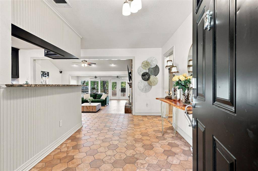 284 Shoreline Drive N, Azle, TX 76020