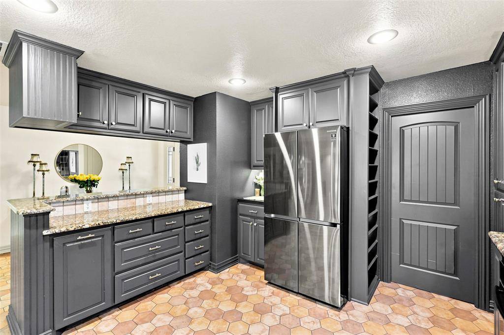 284 Shoreline Drive N, Azle, TX 76020