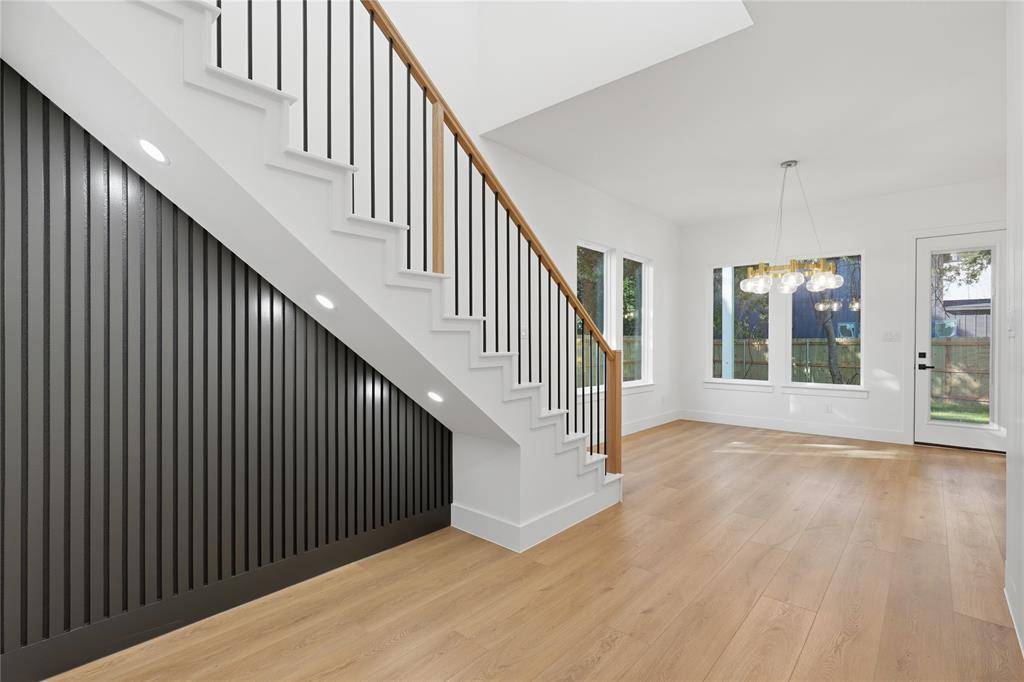 5806 Carlton Garrett Street, Dallas, TX 75215
