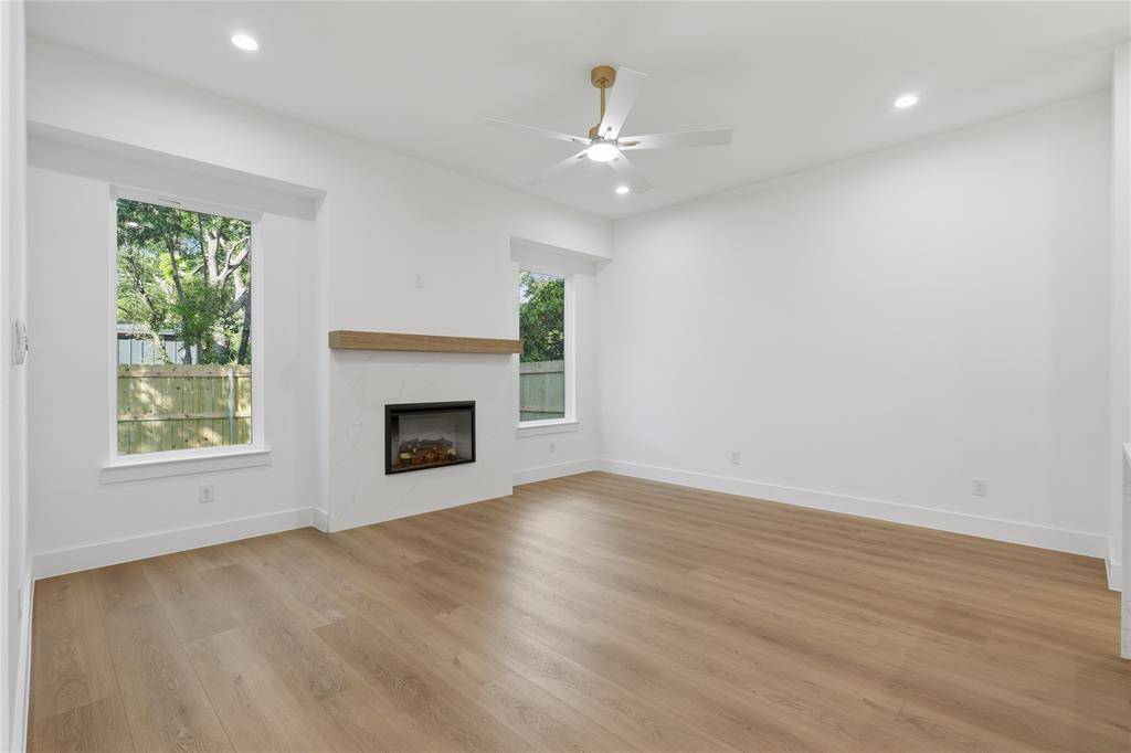 5806 Carlton Garrett Street, Dallas, TX 75215