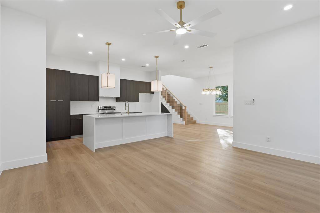5806 Carlton Garrett Street, Dallas, TX 75215