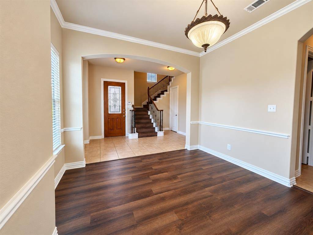 1572 Barksdale Drive, Lewisville, TX 75077