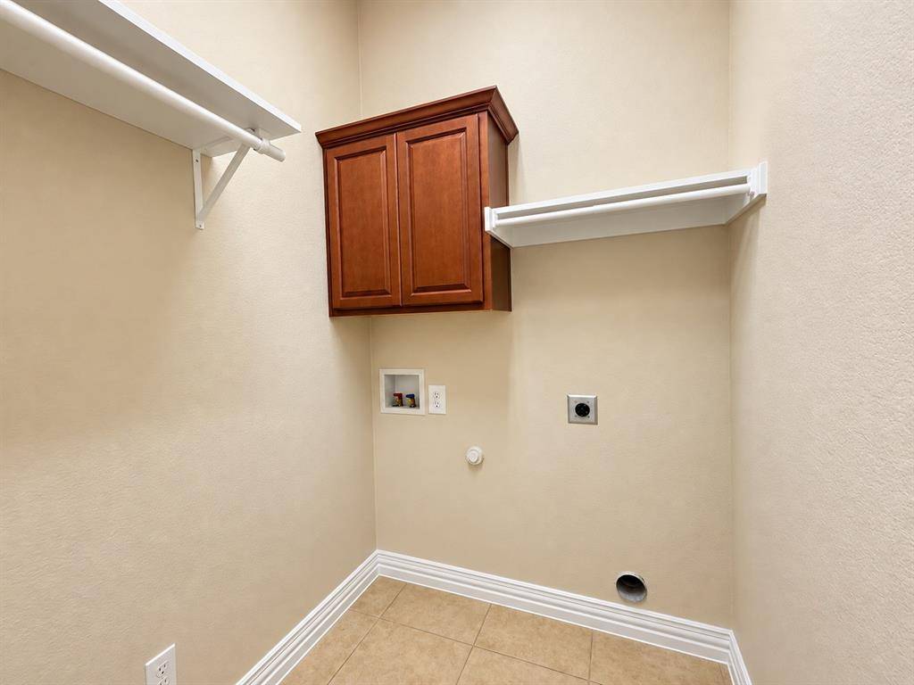 1572 Barksdale Drive, Lewisville, TX 75077