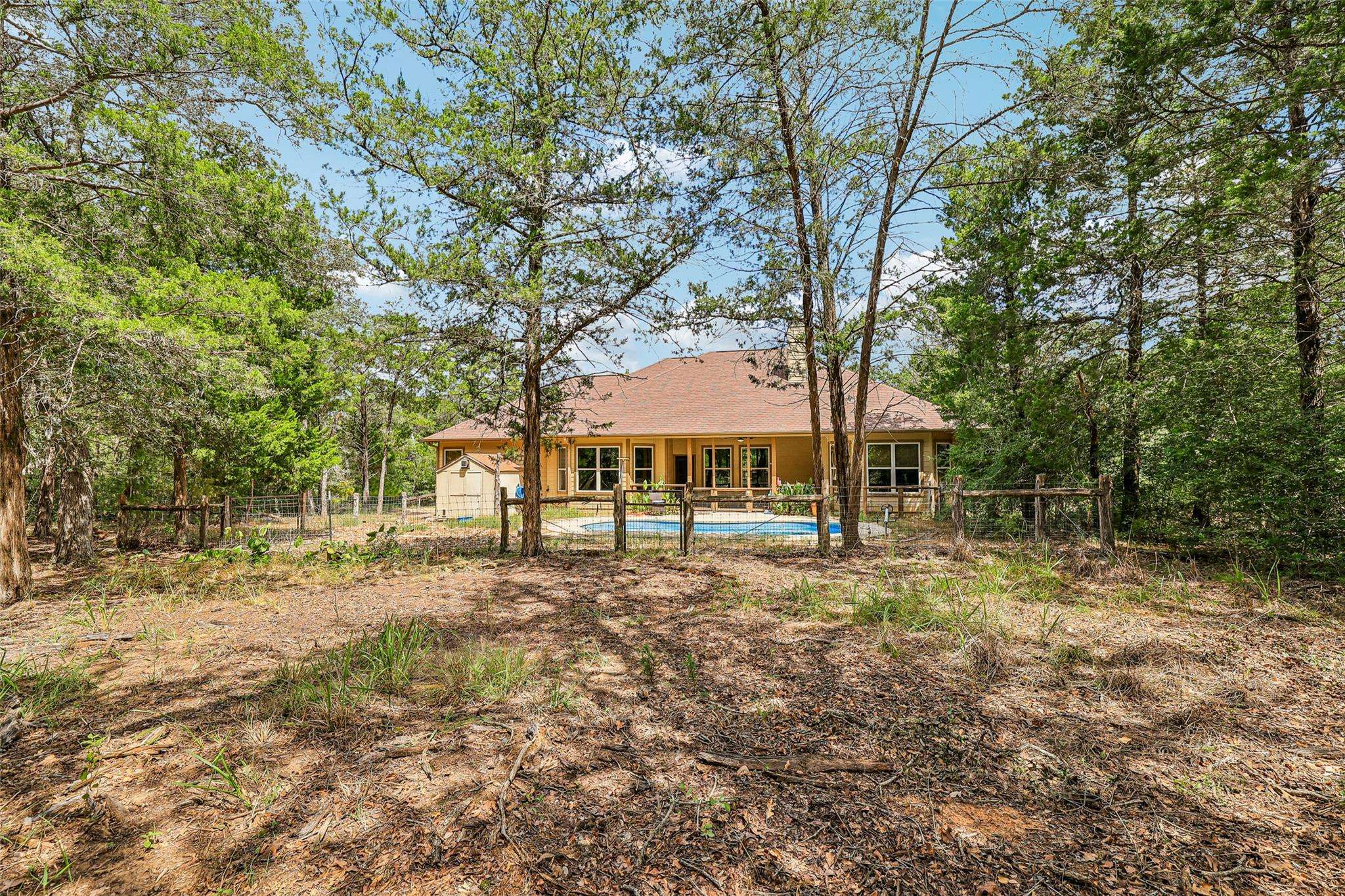 267 Corral RD, Smithville, TX 78957