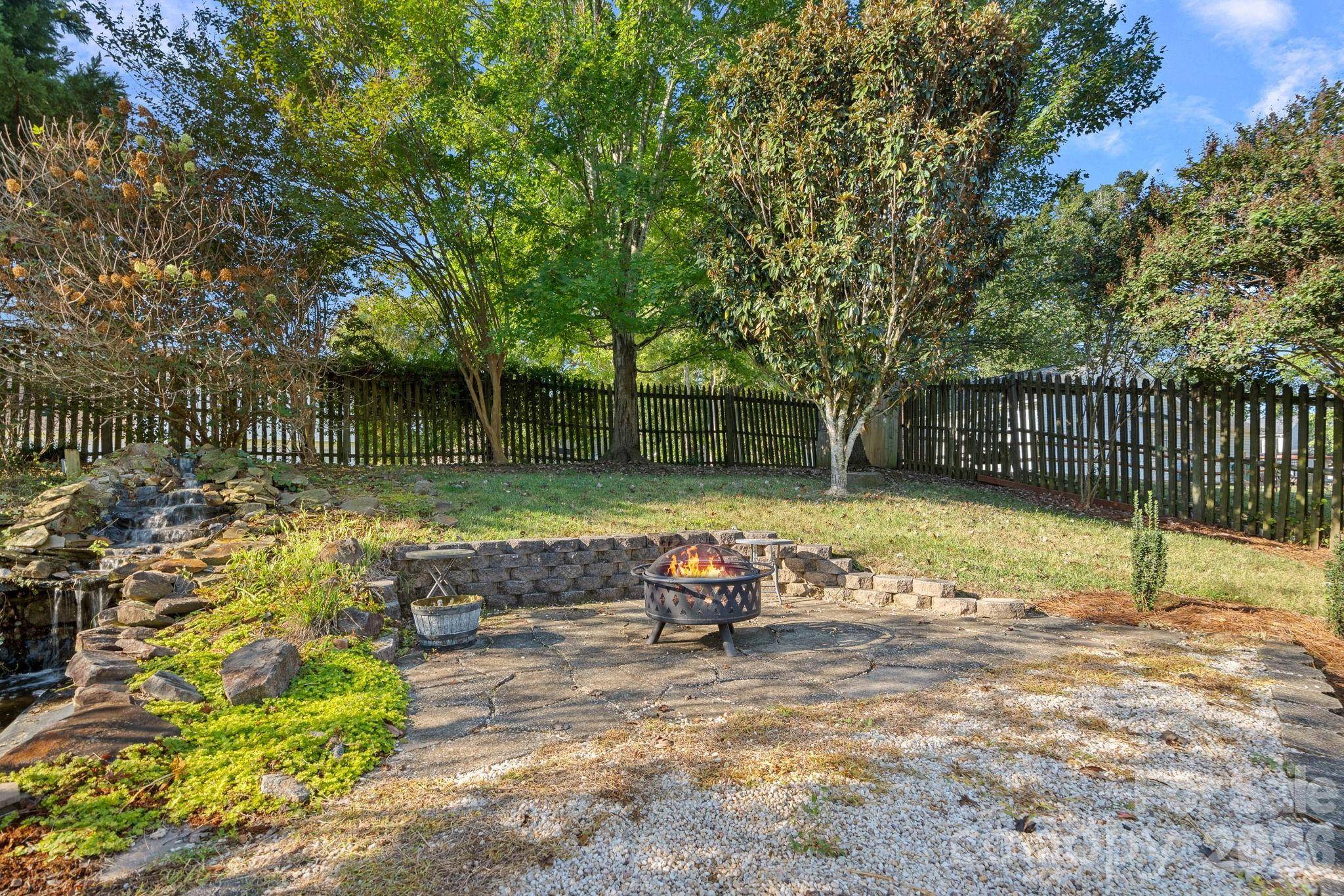 10327 Shady Rest LN, Charlotte, NC 28214