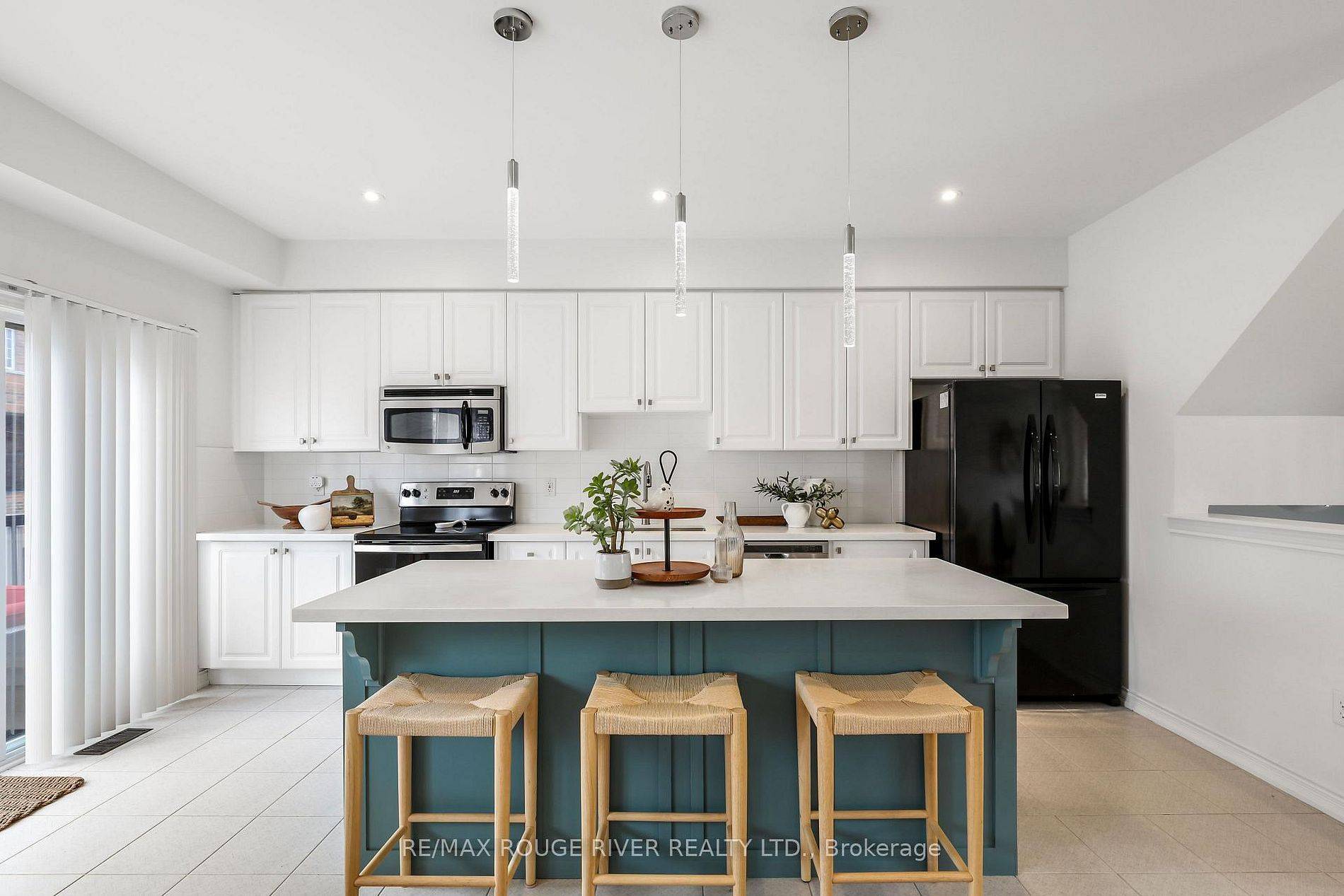 17 Devineridge AVE, Ajax, ON L1Z 0T1