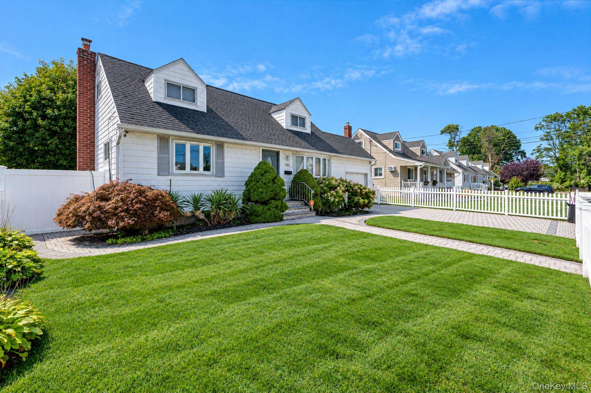 1032 N Hamilton AVE, Lindenhurst, NY 11757