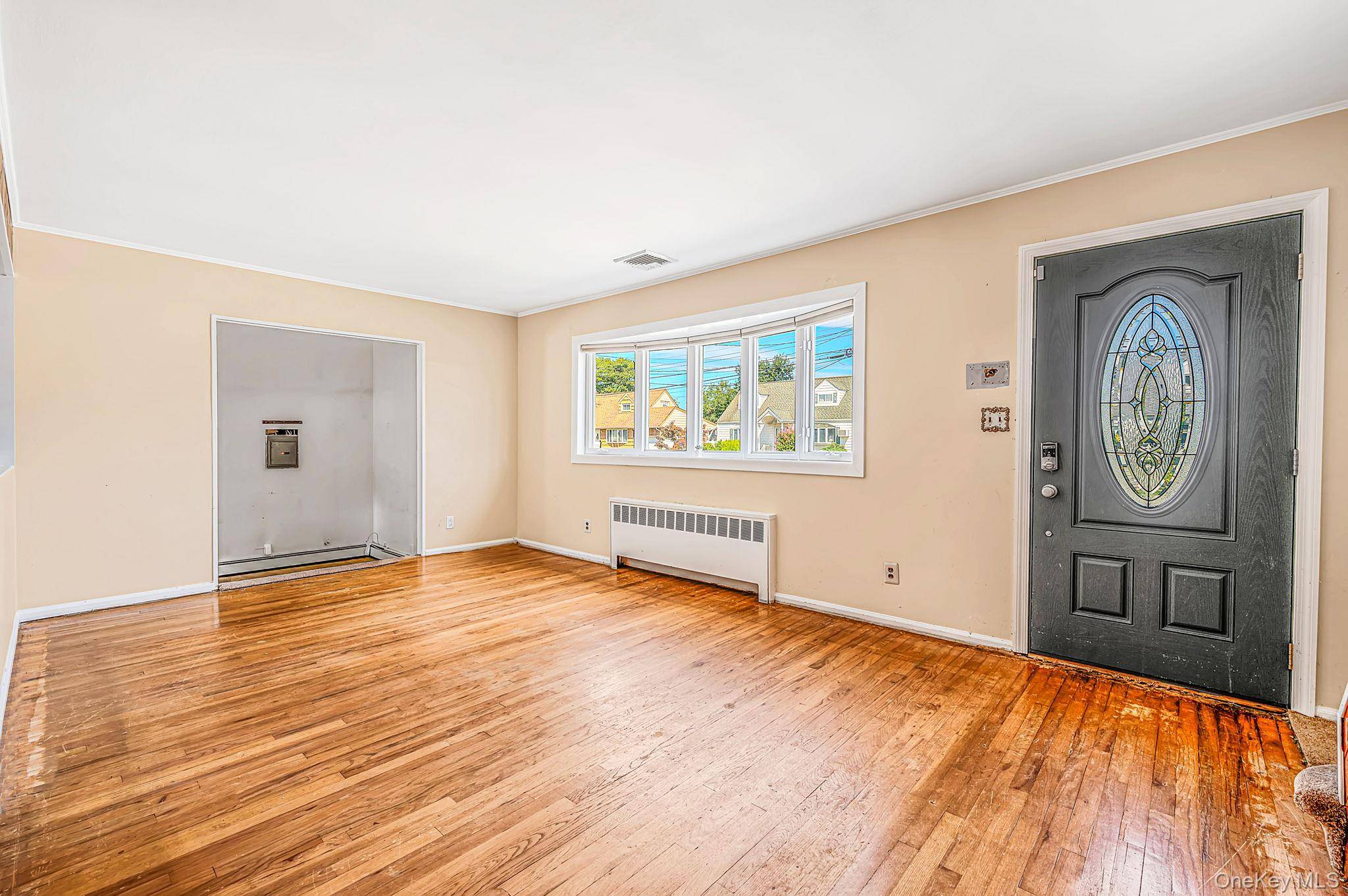1032 N Hamilton AVE, Lindenhurst, NY 11757