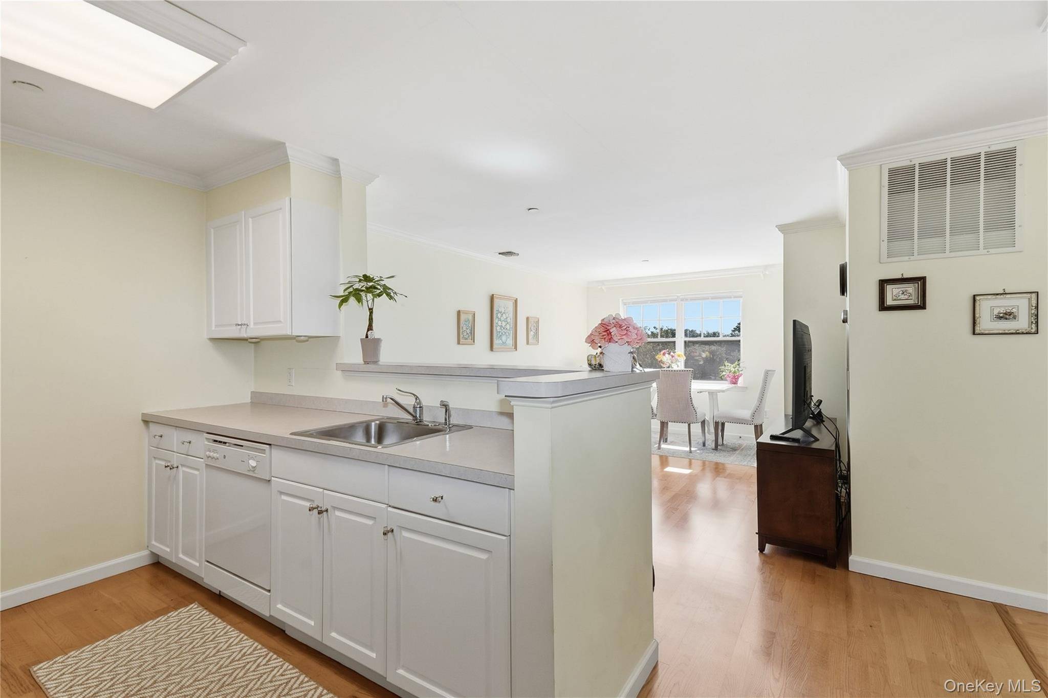 300 Woodcrest LN #329, Mount Kisco, NY 10549