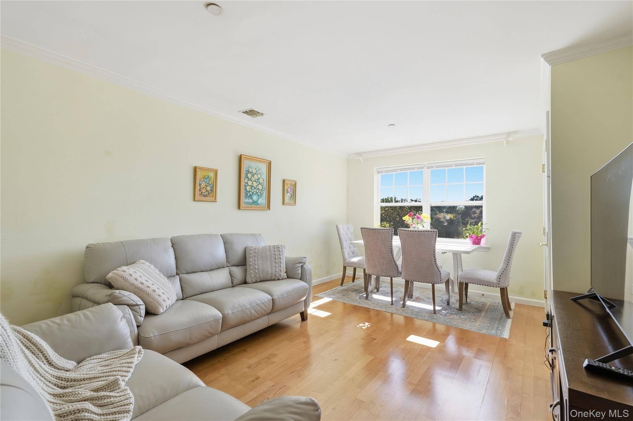 300 Woodcrest LN #329, Mount Kisco, NY 10549