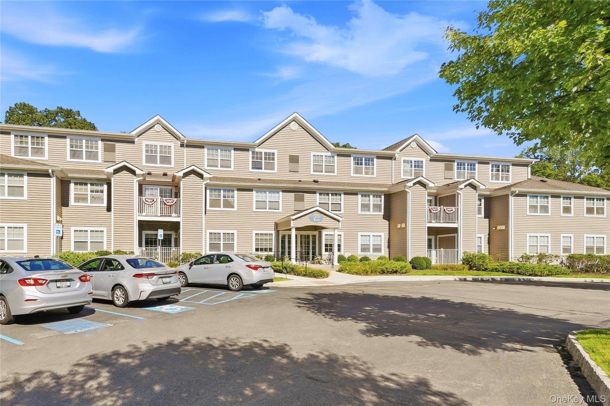 300 Woodcrest LN #329, Mount Kisco, NY 10549