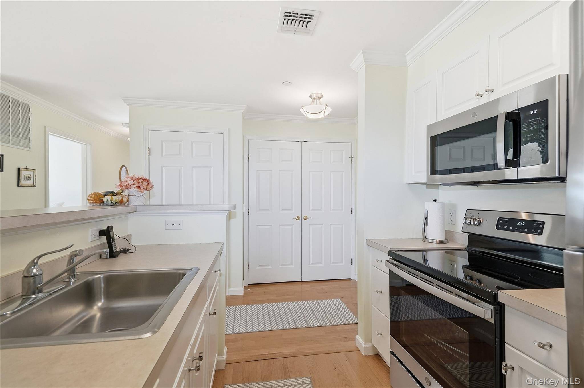 300 Woodcrest LN #329, Mount Kisco, NY 10549