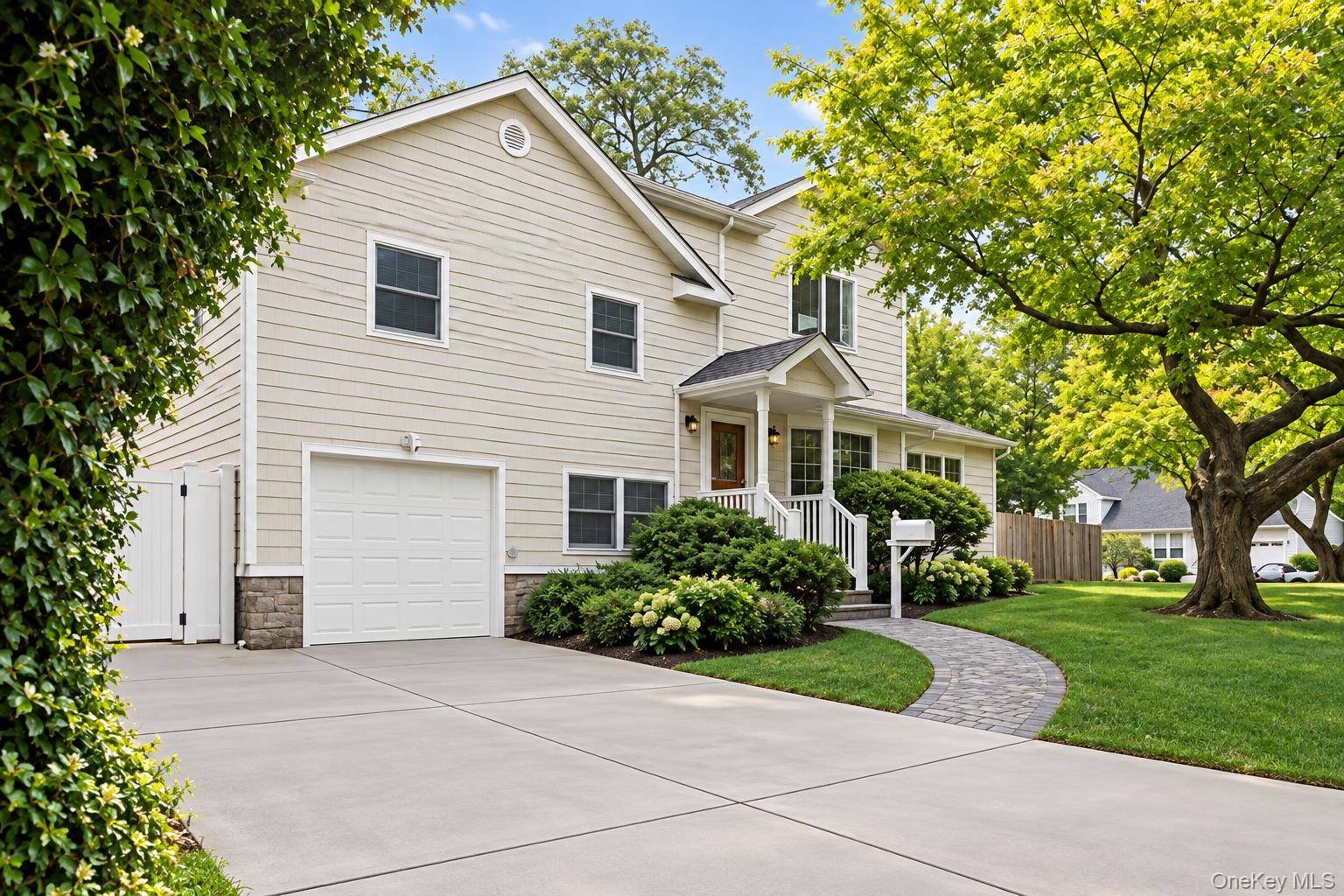 21 Edgewood, Plainview, NY 11803