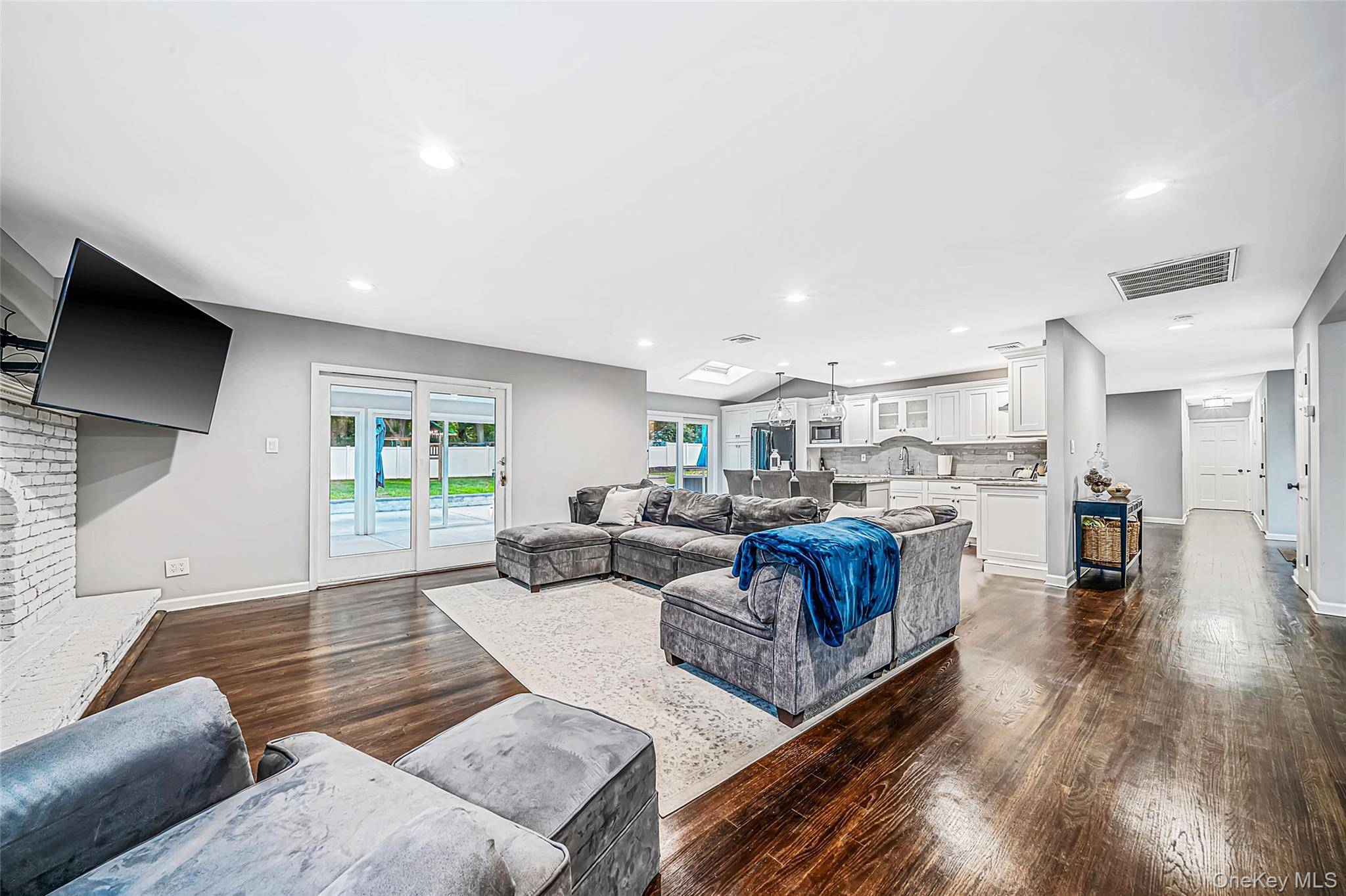 3 Stacy CT, Port Jefferson, NY 11777